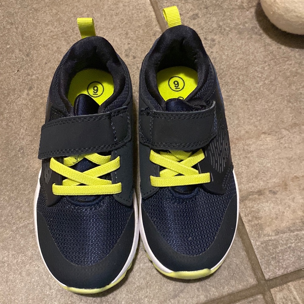 Gently worn cat and Jack boy sneakers